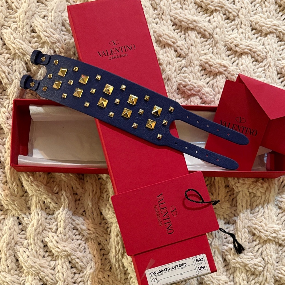 Valentino Garavani Rockstud Bracelet with double buckle and Gold Studs NWT